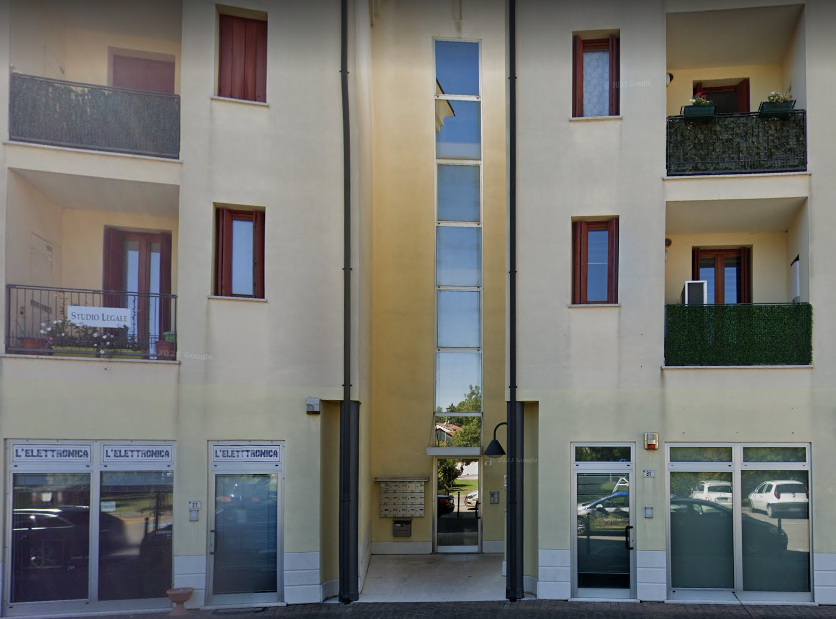 La facciata dello studio in Via Largo Boschetti 29